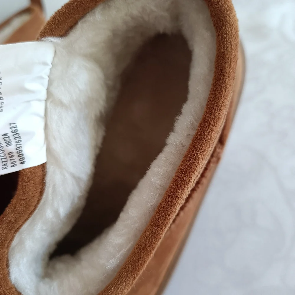 NWT Girl's size 1 Faux Suede Fur Lined Ankle Boots